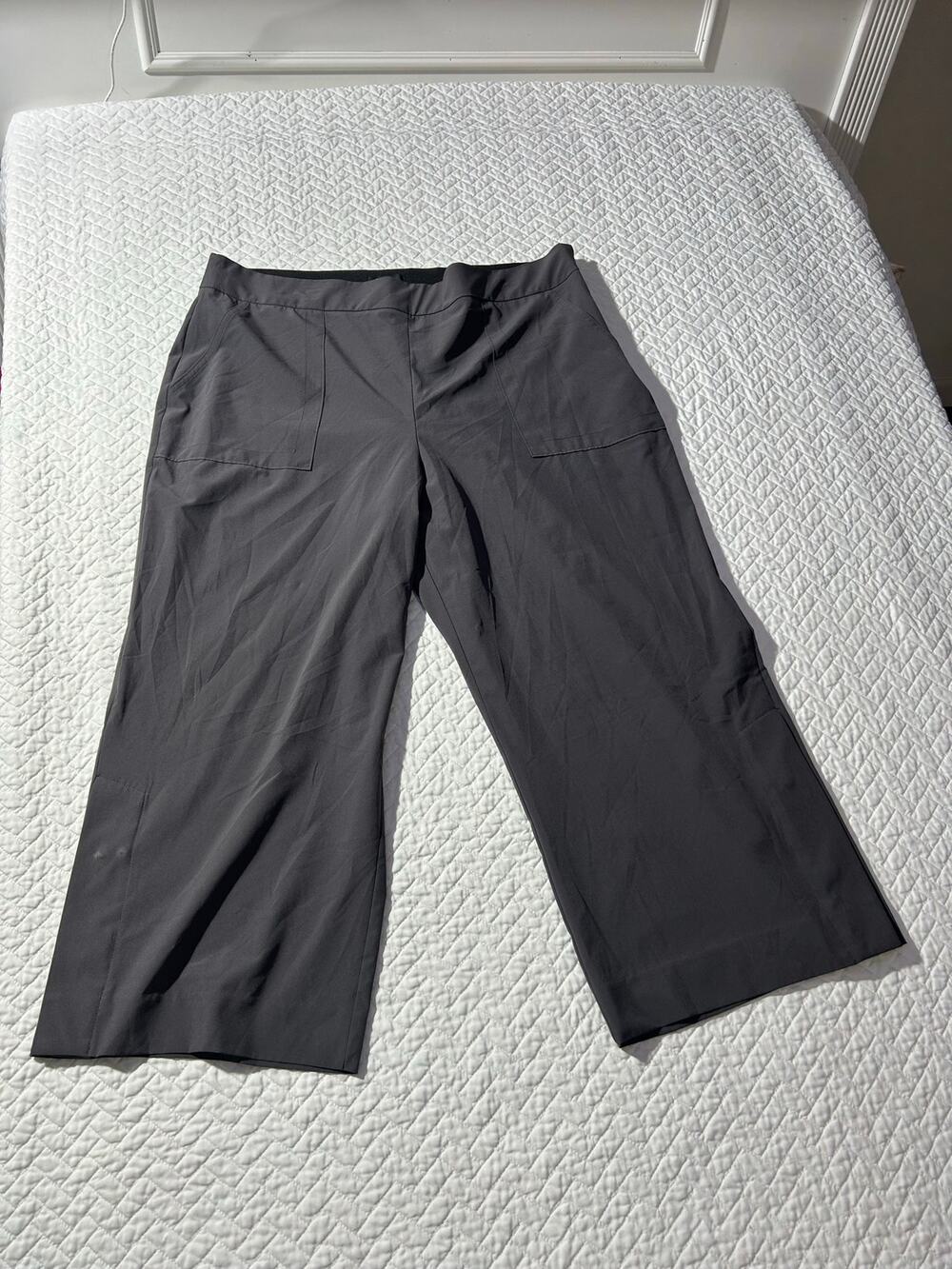 Simply Vera Wang Charcoal Gray Gaucho Style Crop Pants Wide Leg Snap Ankle / XL